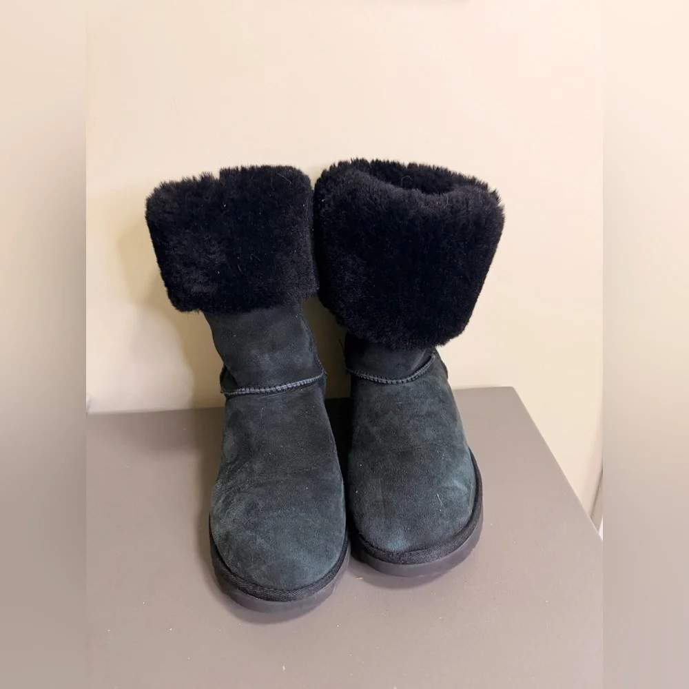UGG CLASSIC CUFFABLE BOOTS, Women's Size 9, Pre-owned